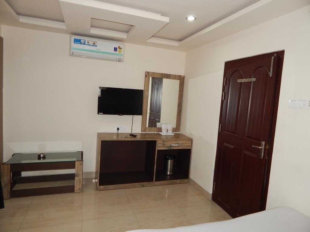 Breeze Hotel Siliguri Buitenkant foto