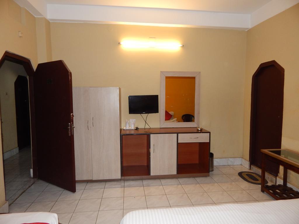 Breeze Hotel Siliguri Buitenkant foto