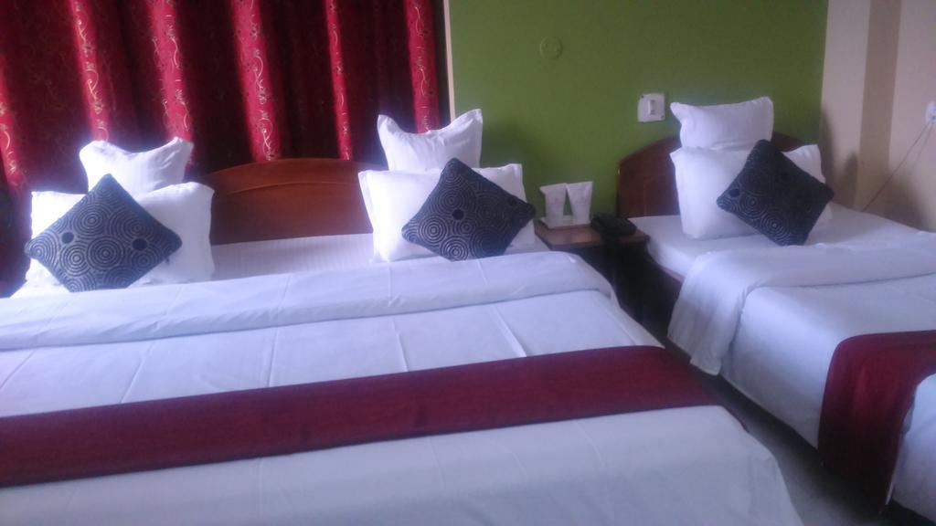 Breeze Hotel Siliguri Kamer foto